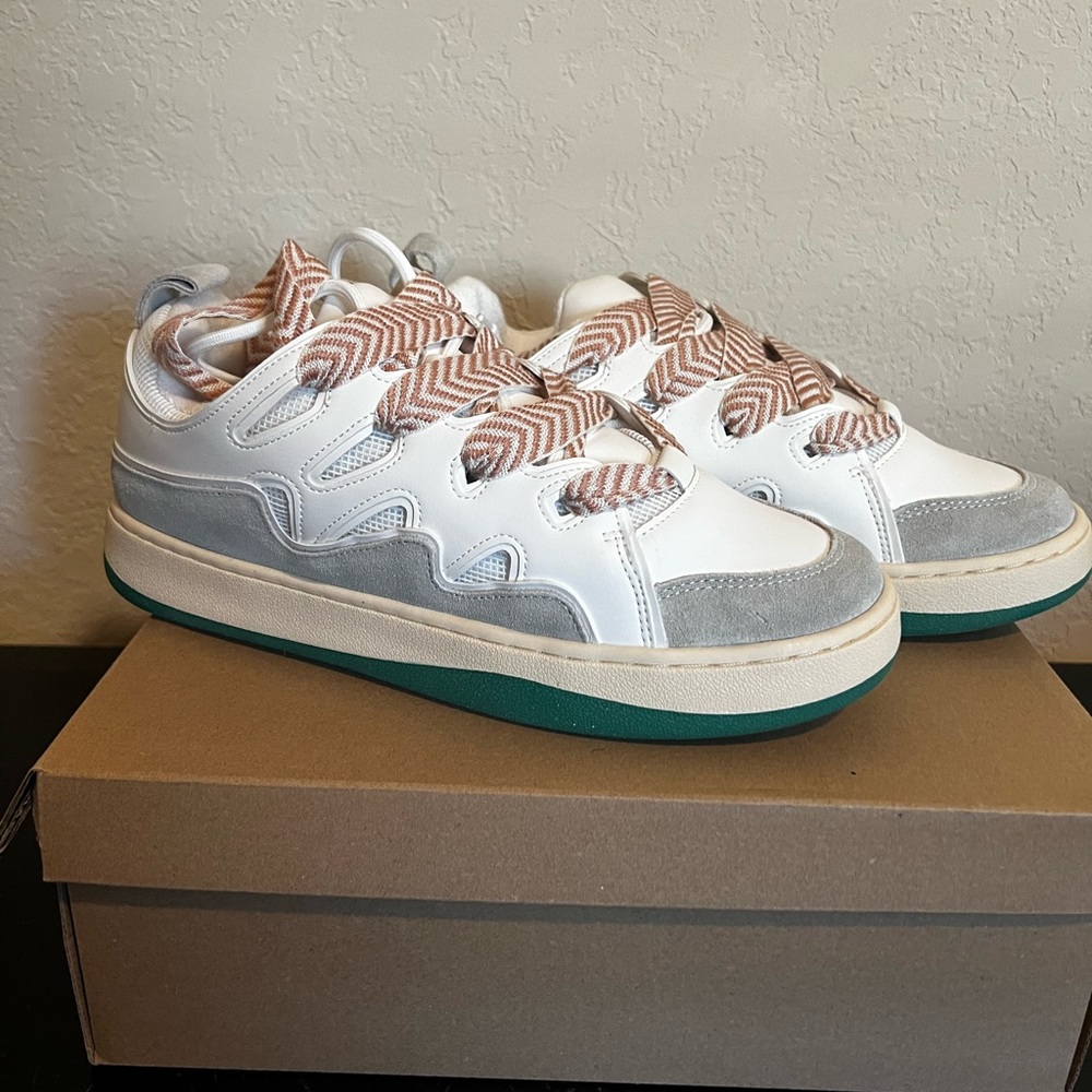 NIB Womens Steve Madden Roaring Platform Sneaker - White / Green sz 10